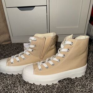 Sincerely Jules brand shoes never worn! Tan color